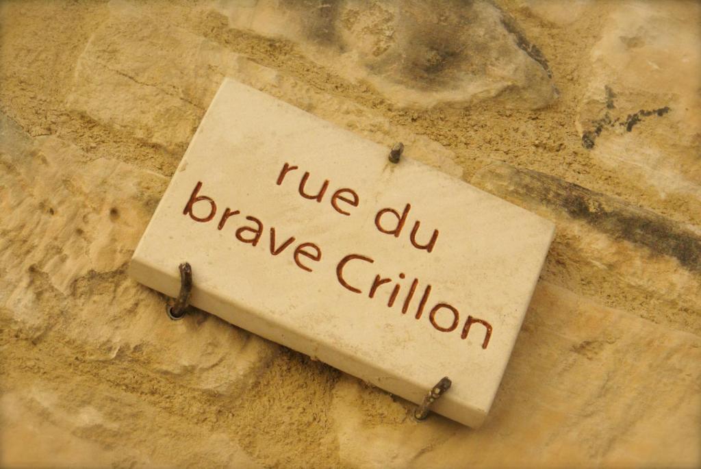 Готель Le Crillon Murs  Екстер'єр фото